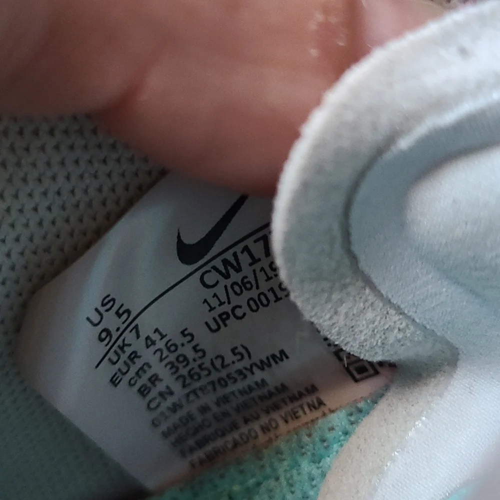 Nike Miler React Sneakers Sz 9.5 White/Mint Women's